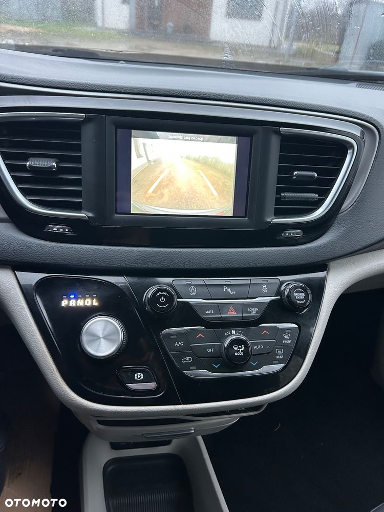 Chrysler Pacifica - 24