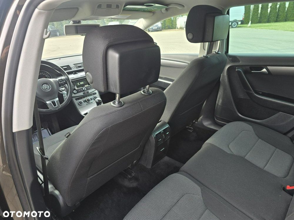 Volkswagen Passat - 24