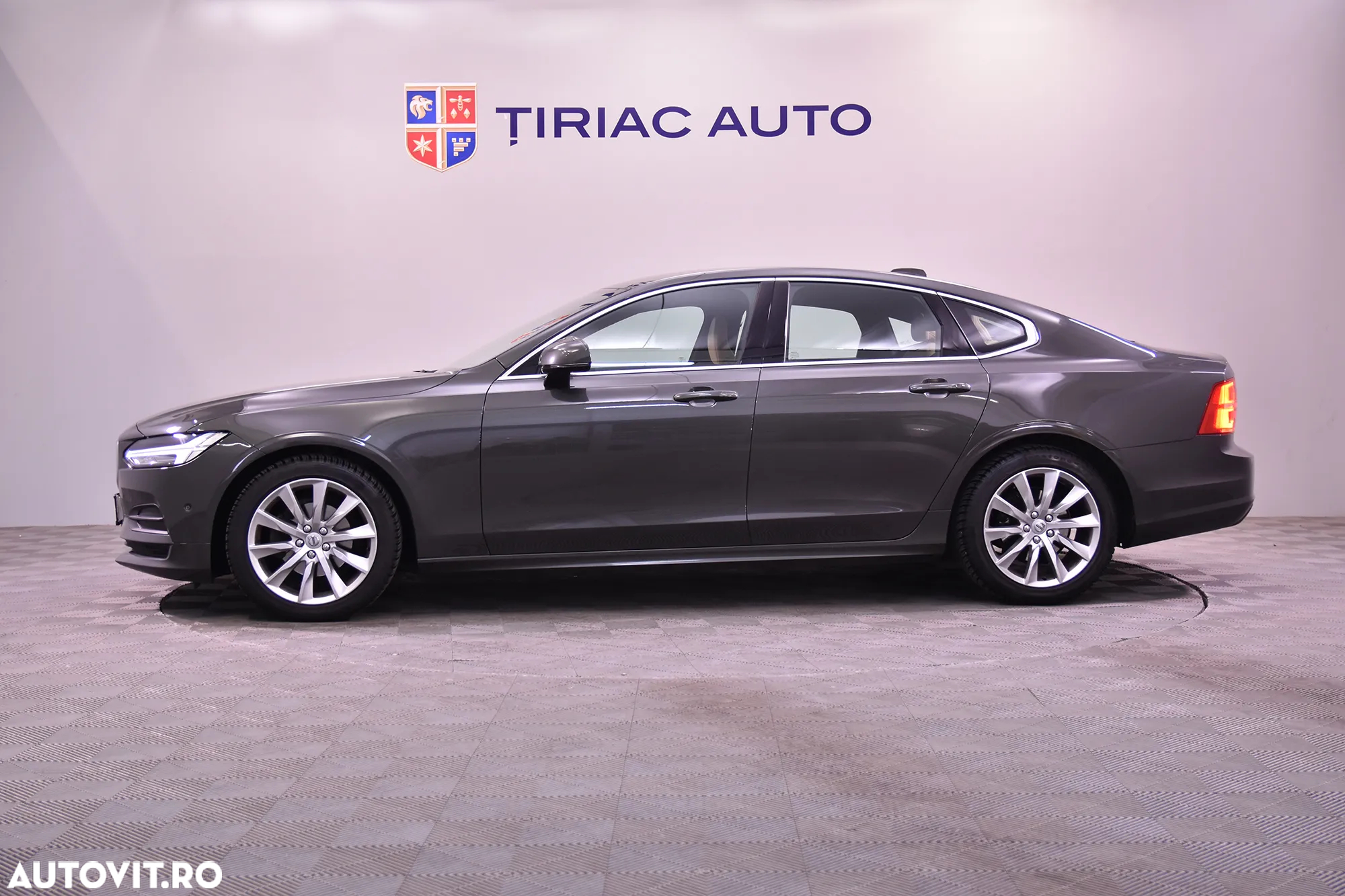 Volvo S90 - 2