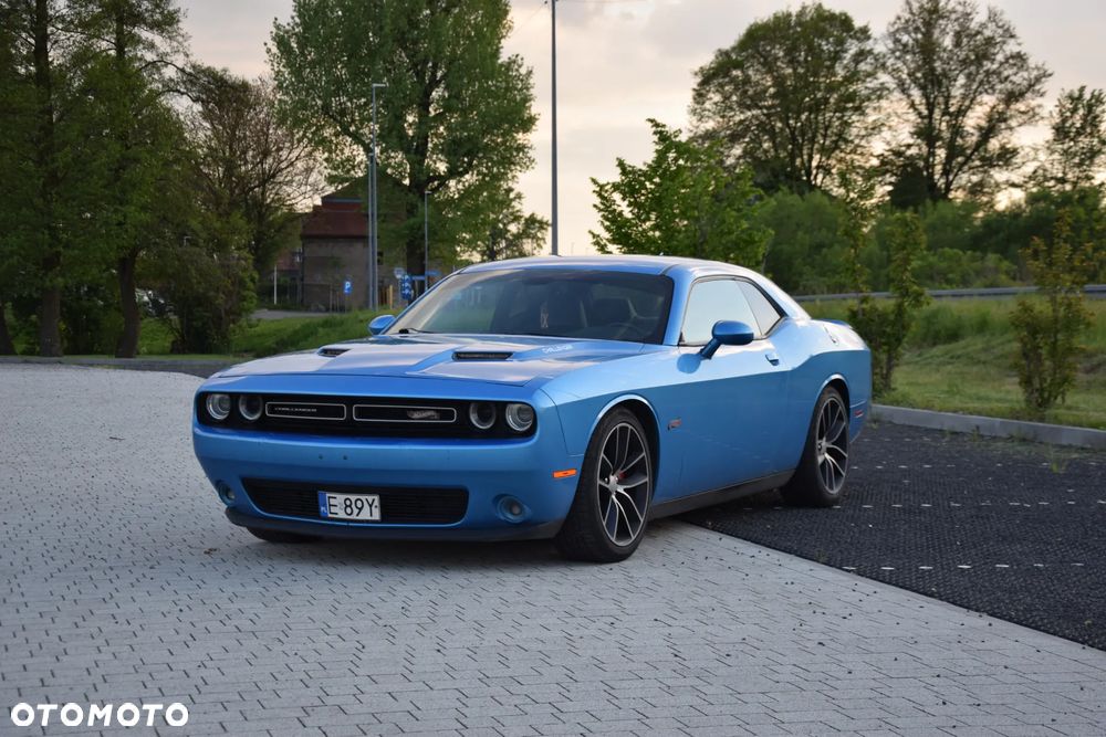 Dodge Challenger - 1