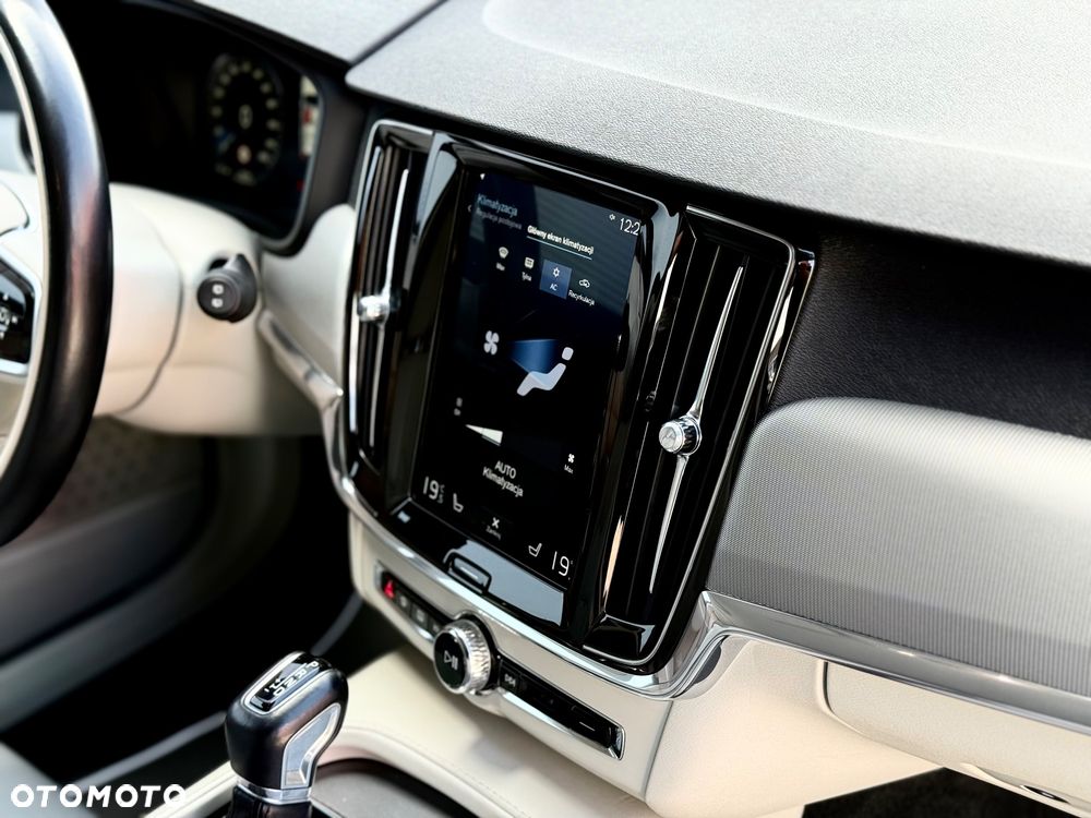 Volvo V90 Cross Country D5 AWD - 32