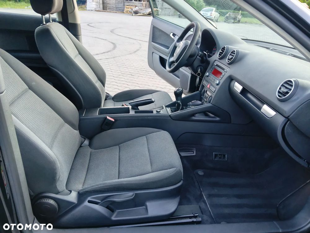 Audi A3 3-drzwiowe 1.6 Attraction - 16