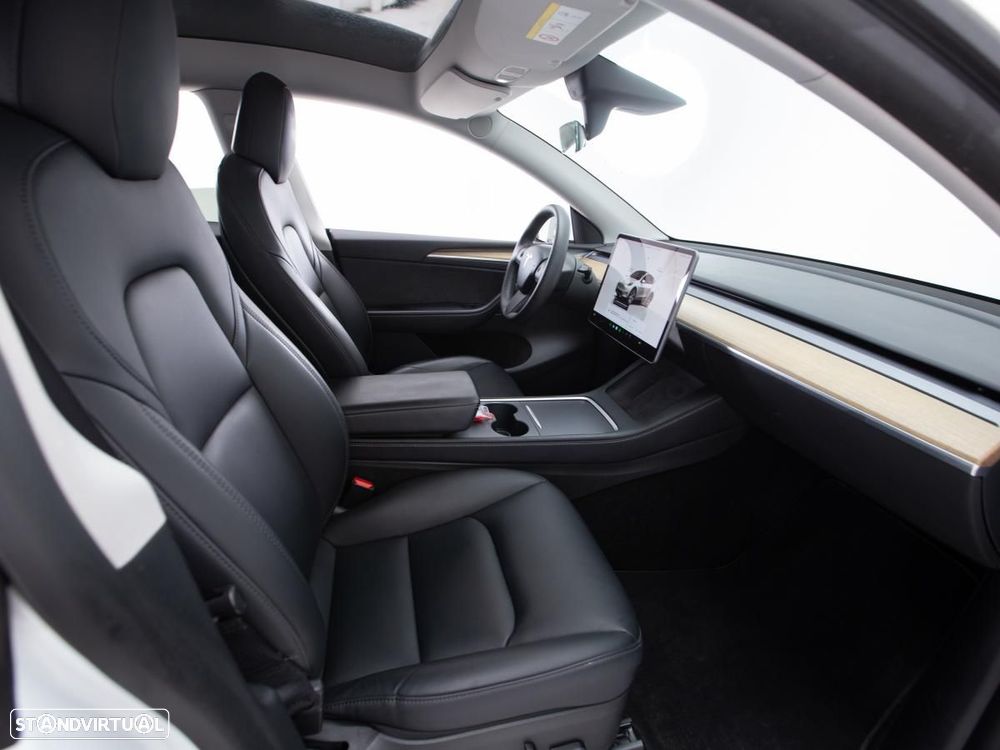 Tesla Model Y Long Range Dual Motor AWD - 11