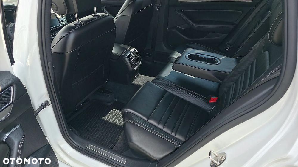 Volkswagen Passat - 25