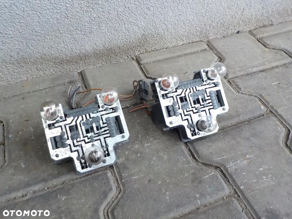 VW T4 WKŁAD LAMPY TYŁ PRAWY LEWY KOSTKI - 1