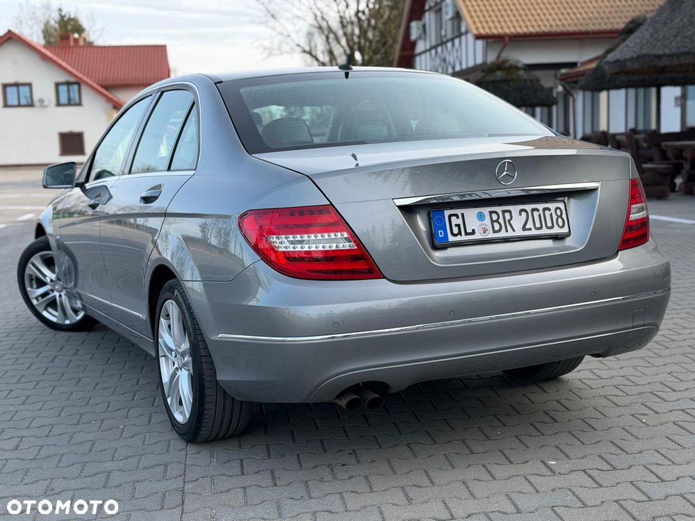 Mercedes-Benz Klasa C 180 CGI BlueEFFICIENCY Avantgarde - 22