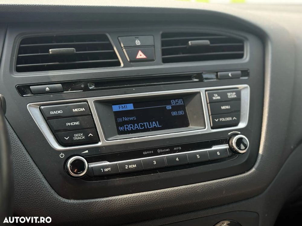 Hyundai i20 1.4 YES! Silver - 30