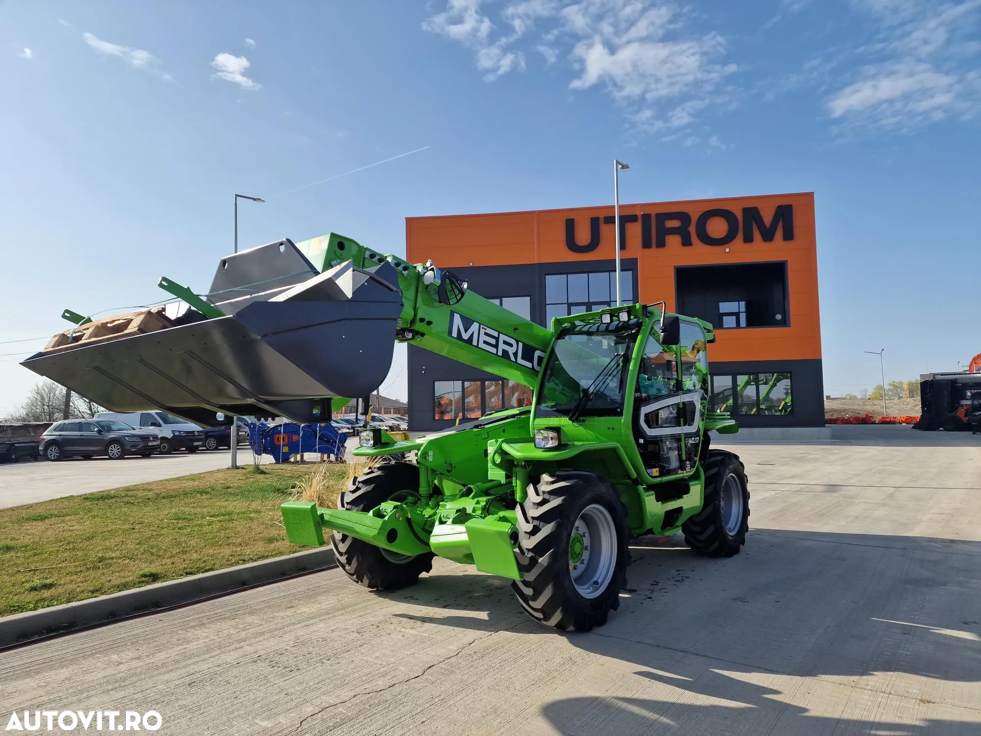 Merlo P40.17, inaltime ridicare 17m, ridica 4 tone primul tronson, Aer cond, garantie 1 an, posibilitate leasing 5 ani, produs in ITALIA, cale fata, cupa 1mc, furci PROMOTIE 103900 EUR+Tva - 10