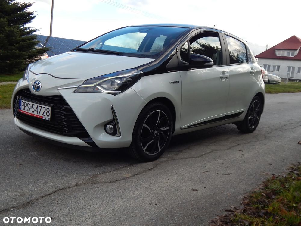 Toyota Yaris Hybrid 100 Premium - 4
