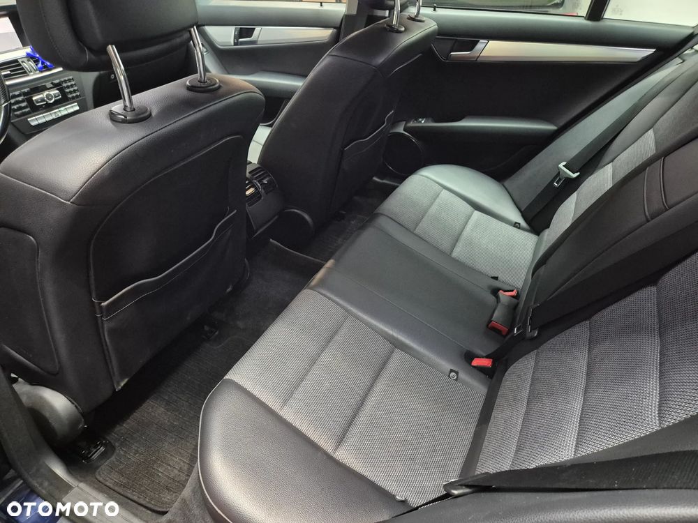 Mercedes-Benz Klasa C 200 T CGI Automatik BlueEFFICIENCY Avantgarde - 31