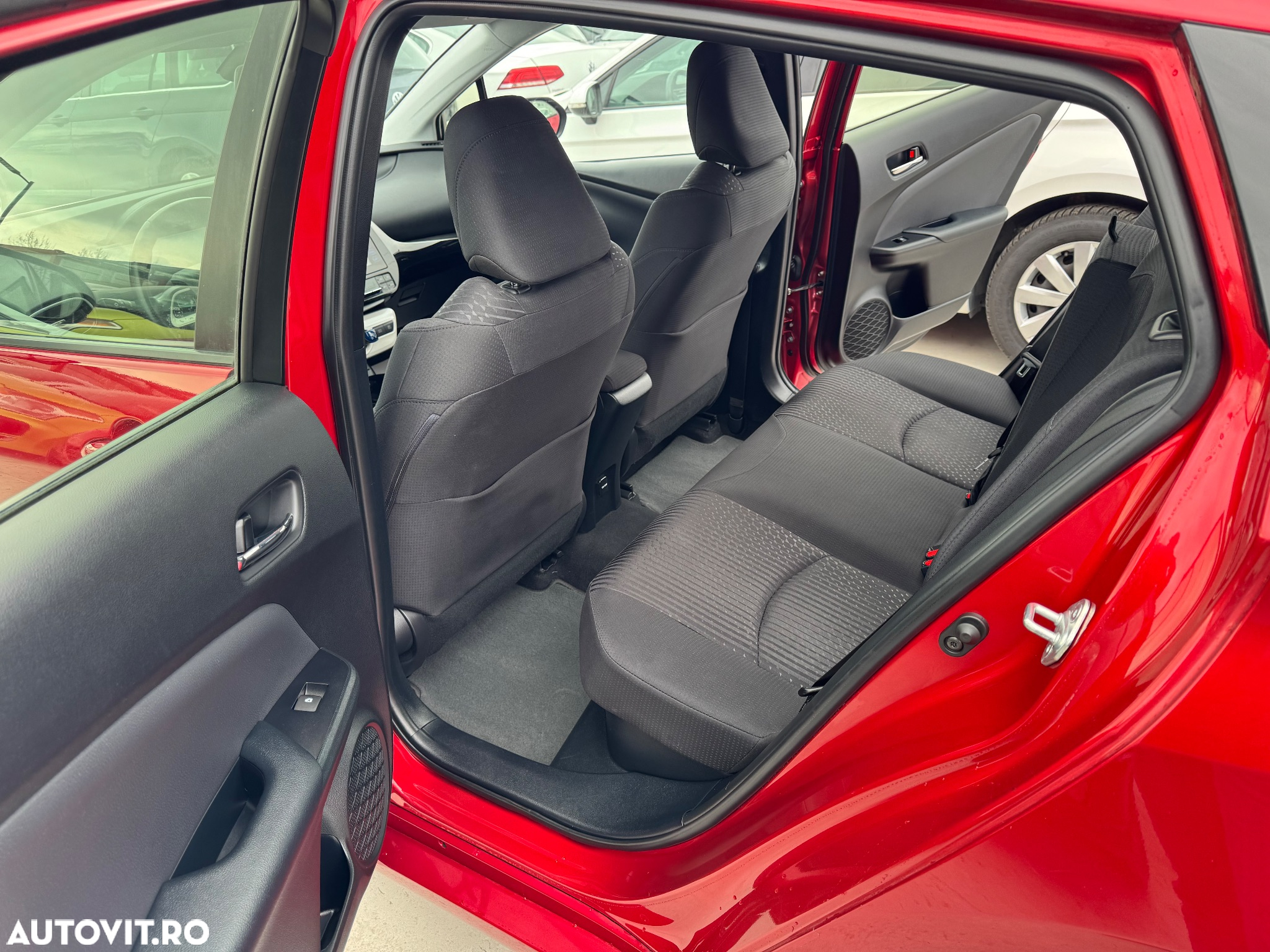 Toyota Prius 1.8 Dual VVT-i Luna - 30