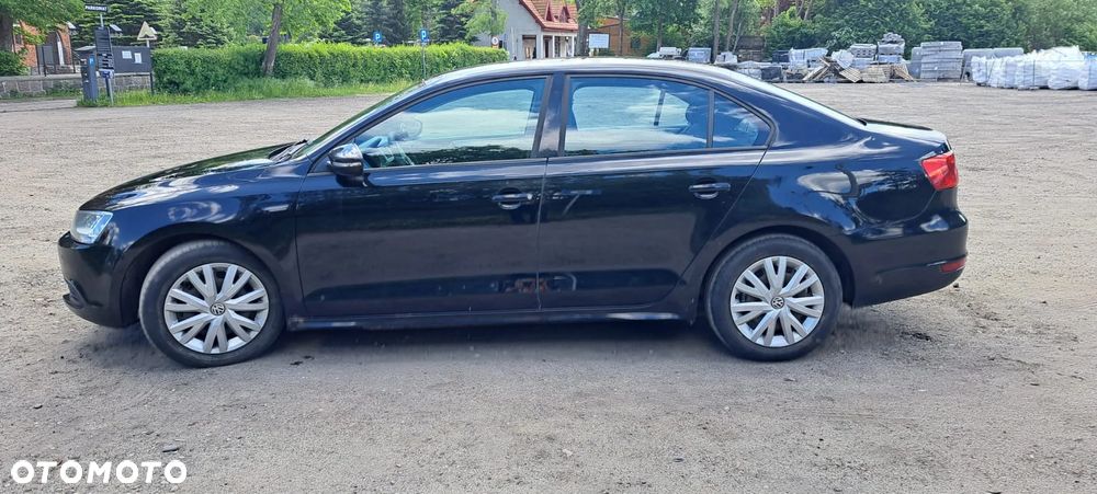 Volkswagen Jetta 1.6 TDI Comfortline - 4