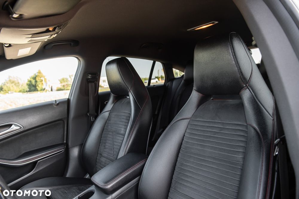 Mercedes-Benz CLA 220 4Matic 7G-DCT AMG Line - 18