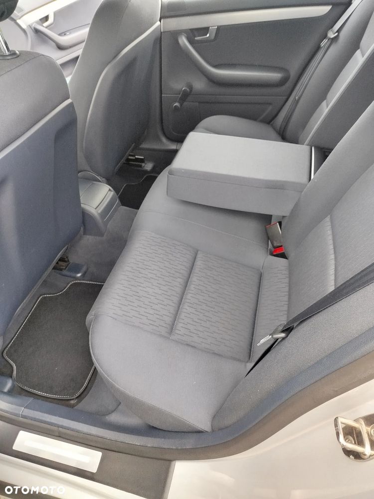 Audi A4 Limousine - 12