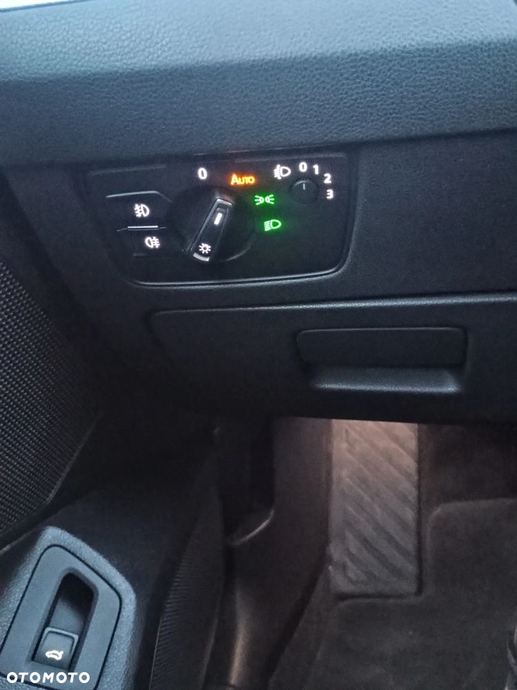 Volkswagen Passat 1.6 TDI SCR DSG Business - 32