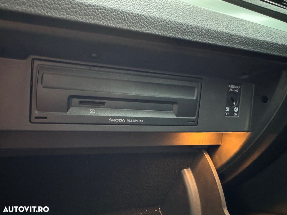 Skoda Superb 2.0 TDI DSG Ambition - 27