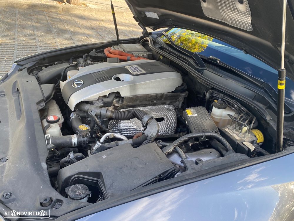 Lexus IS 300H - 12
