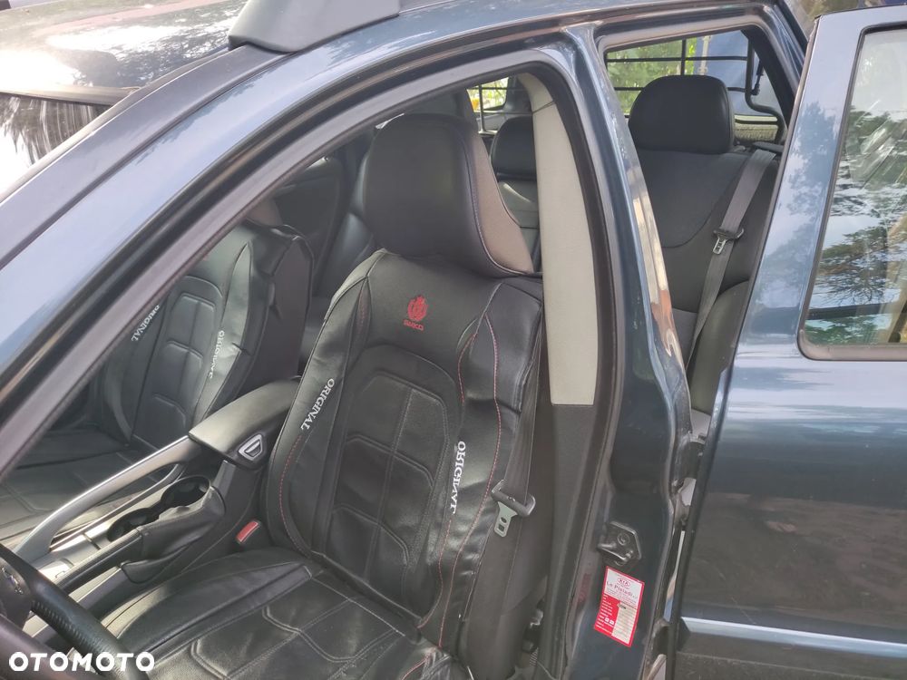 Volvo XC 70 D5 AWD Momentum - 4