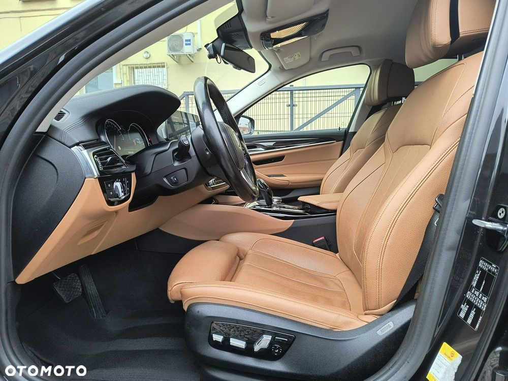 BMW Seria 5 530i Luxury Line sport - 9