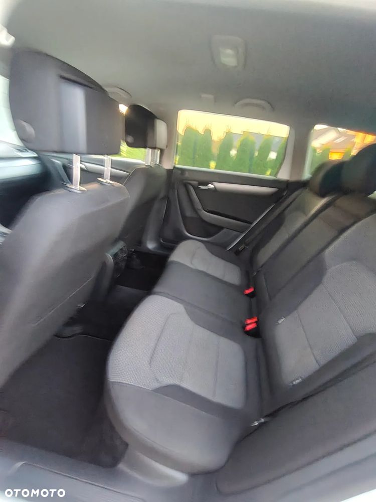 Volkswagen Passat - 12