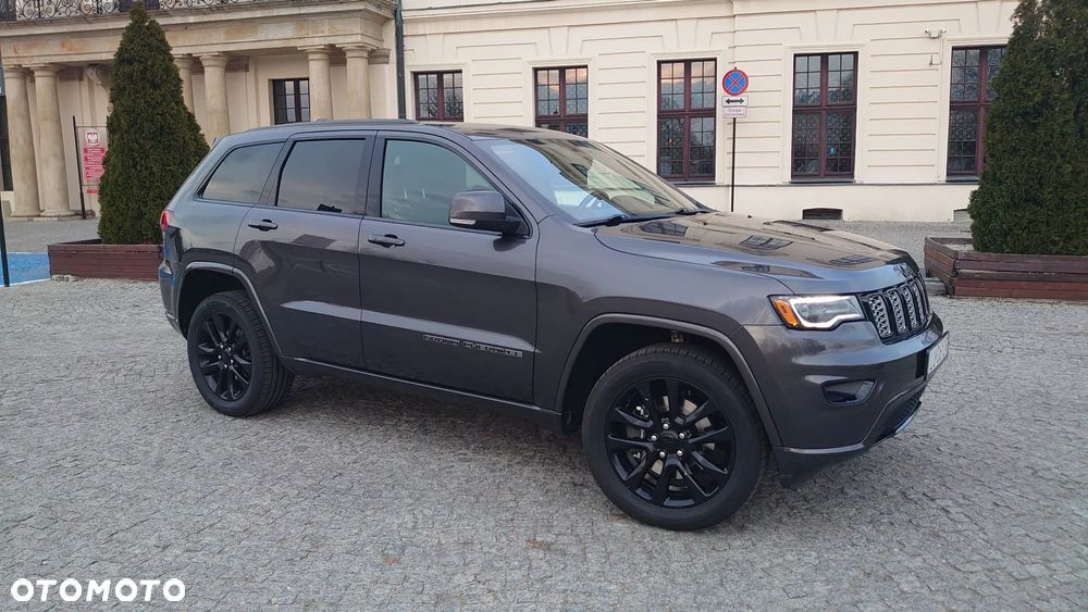 Jeep Grand Cherokee - 16