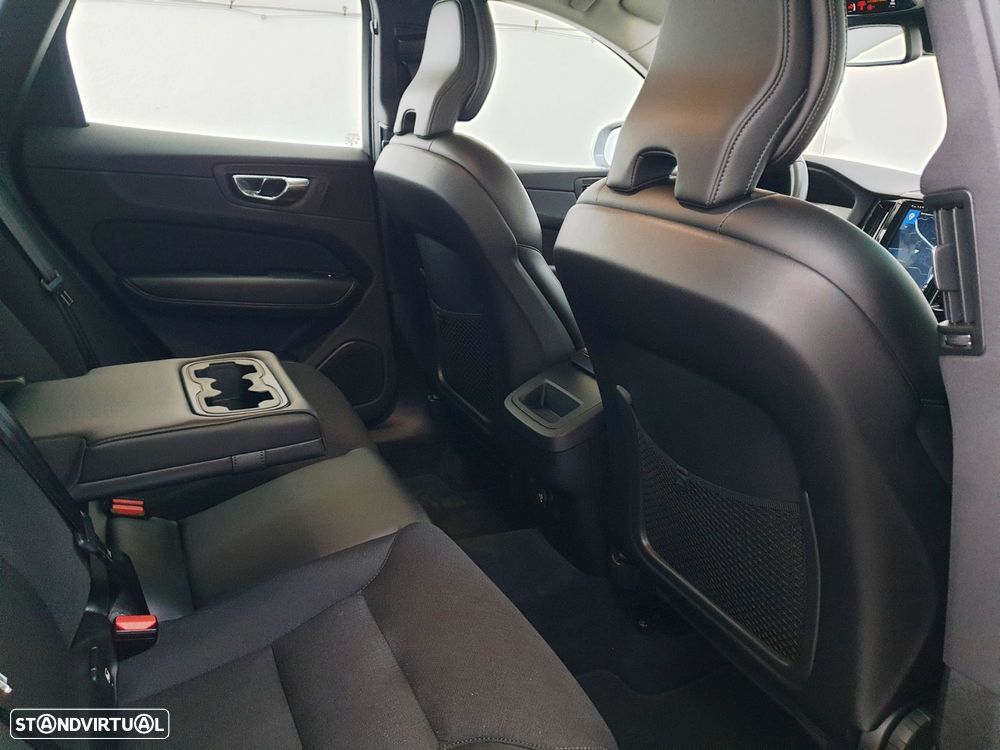 Volvo XC 60 2.0 D4 Momentum Geartronic - 25