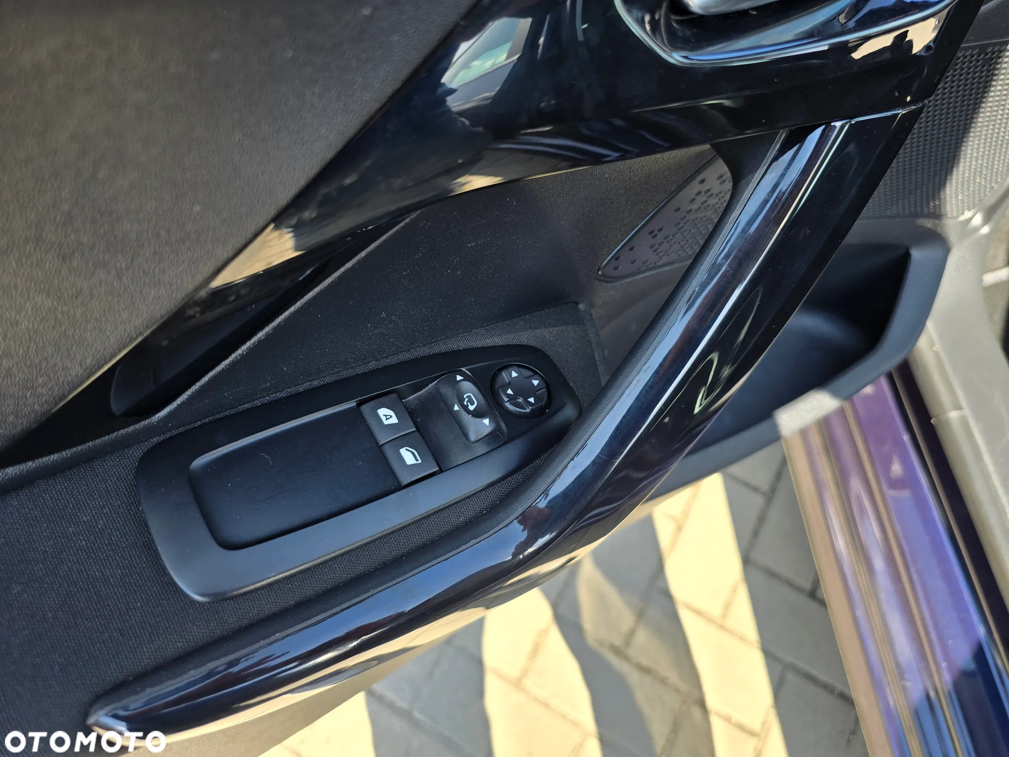 Peugeot 208 - 23