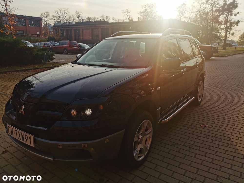 Mitsubishi Outlander - 2