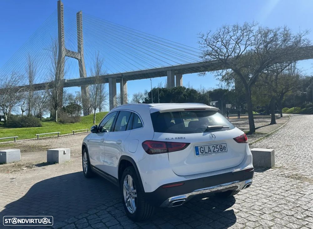 Mercedes-Benz GLA 250 e 8G-DCT Progressive - 4