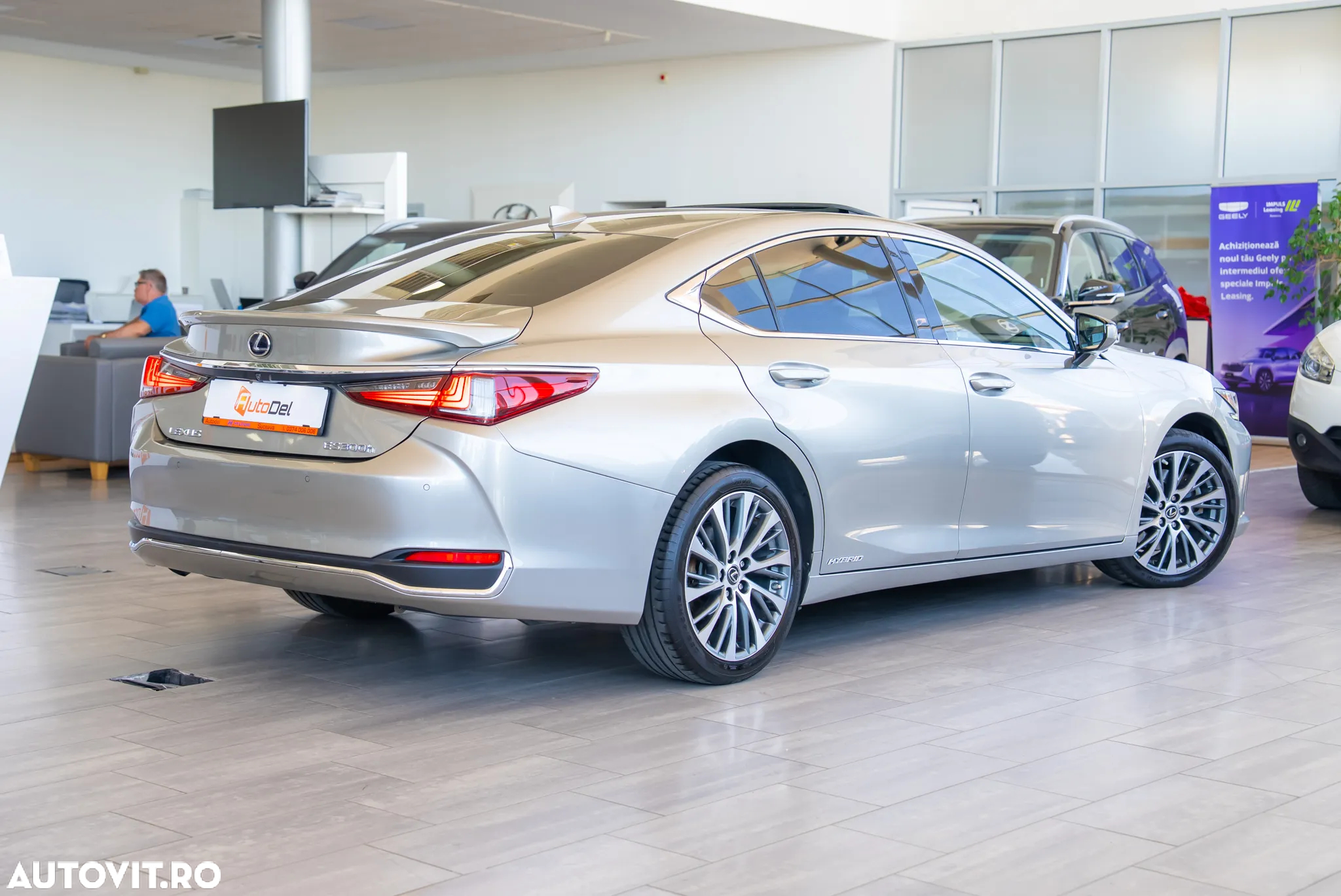 Lexus Seria ES 300h 2.5 TNGA HV 25H- 4X2 CVT Executive - 4