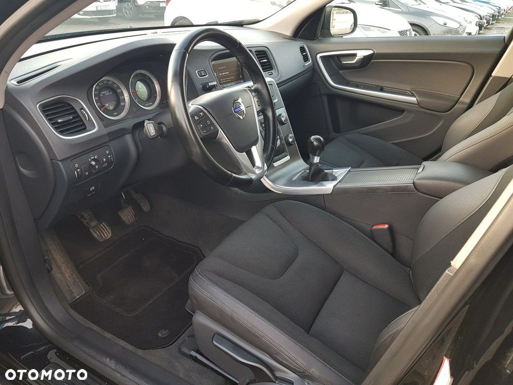 Volvo V60 D4 Momentum - 10