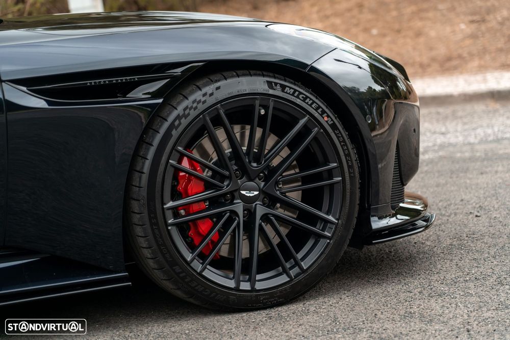 Aston Martin DB12 Coupé - 4