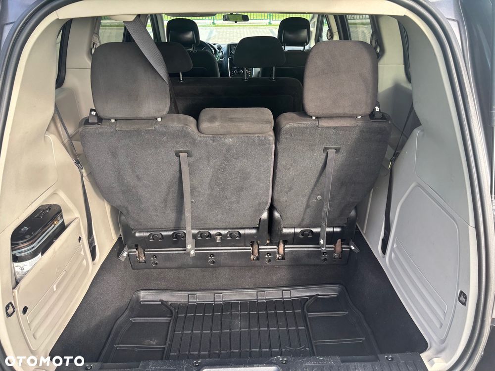 Dodge Grand Caravan - 12