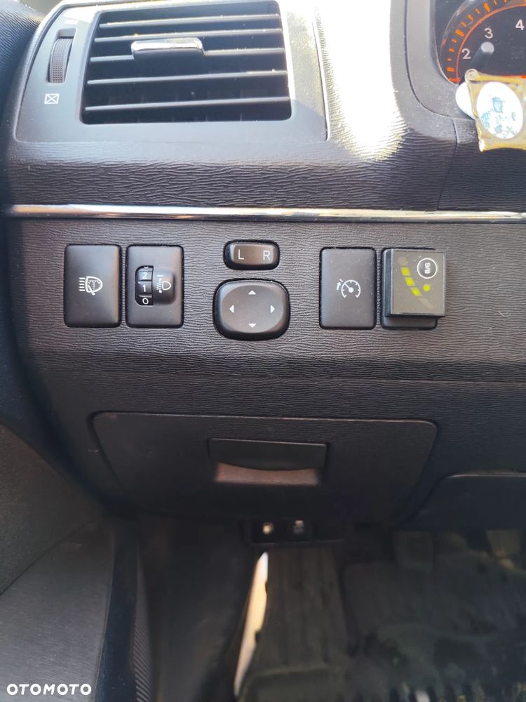 Toyota Avensis 1.8 Sol - 8