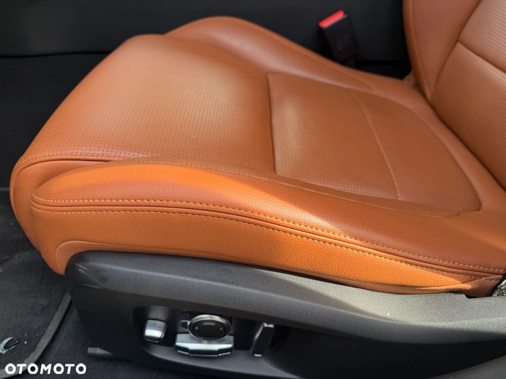 Jaguar XF 2.0 P300 AWD R-Dynamic S - 9