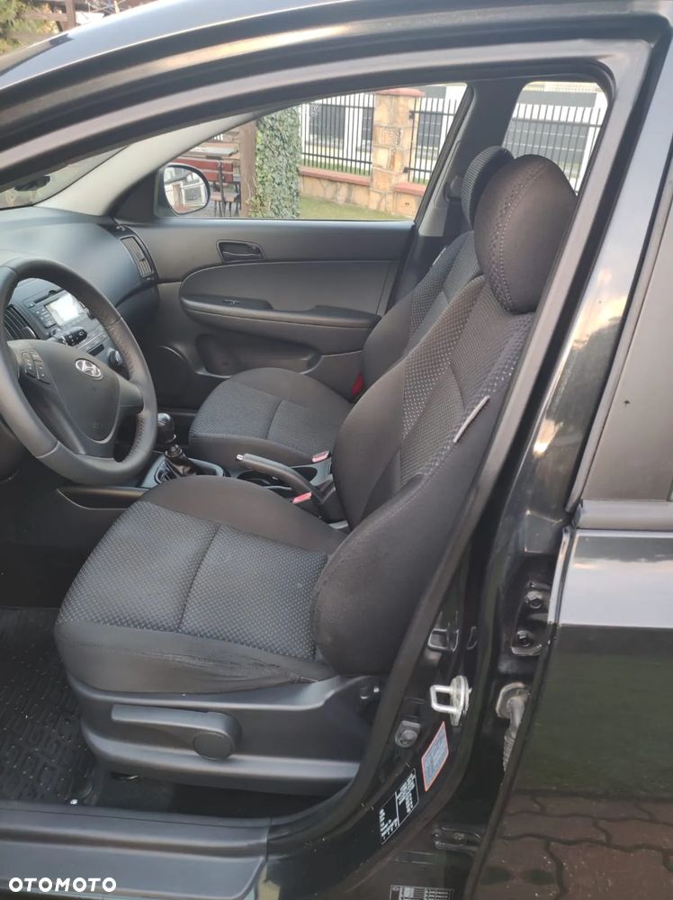 Hyundai i30 1.4 Base + - 8