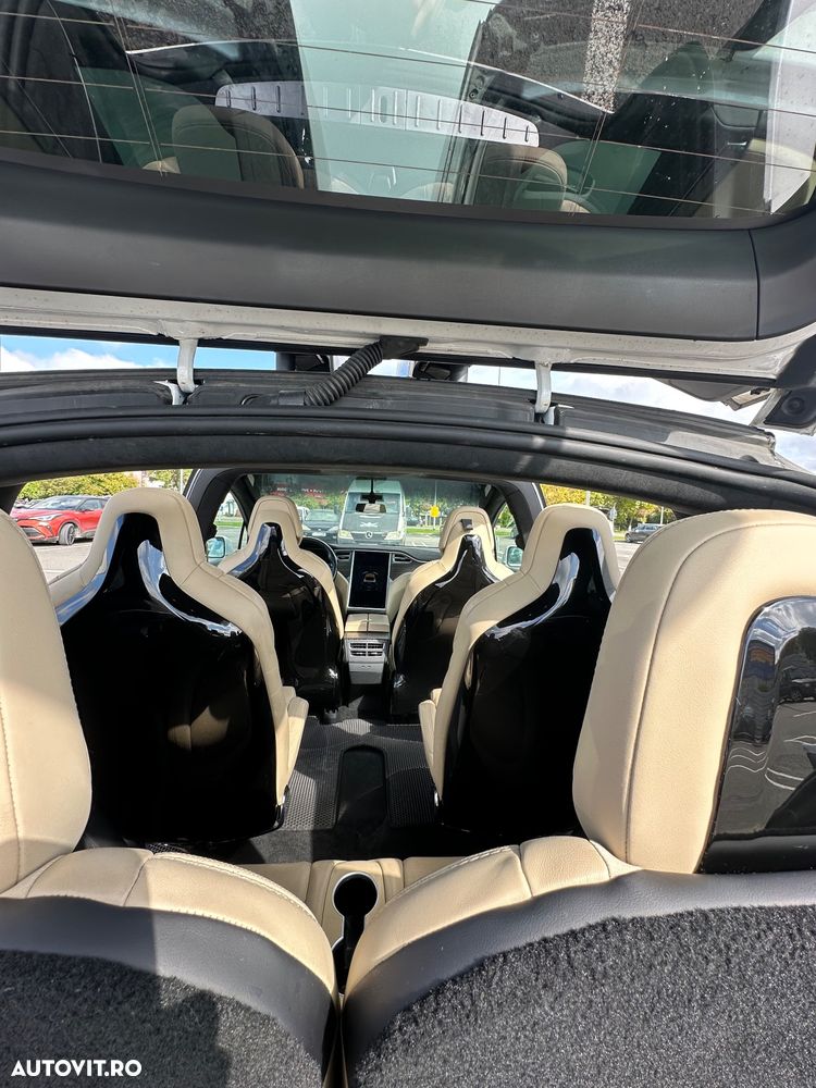Tesla Model X - 6