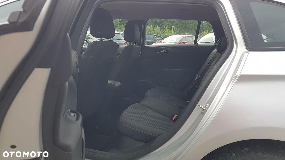 Opel Astra 1.6 CDTI Essentia - 24
