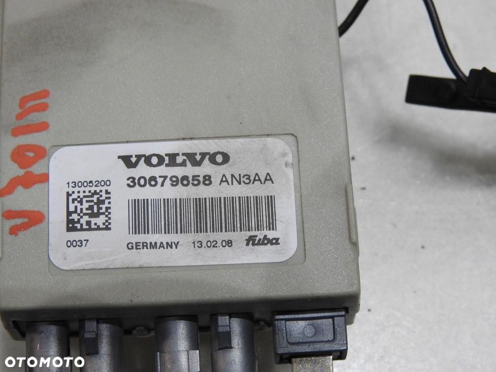 WZMACNIACZ ANTENY VOLVO V70 III 30679658 - 8