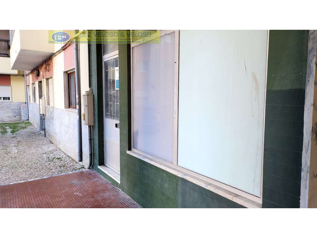 Loja de 38,27 m2 com cave de 300,00 m2. Alto do Seixalinho, Barreiro. - Grande imagem: 4/25