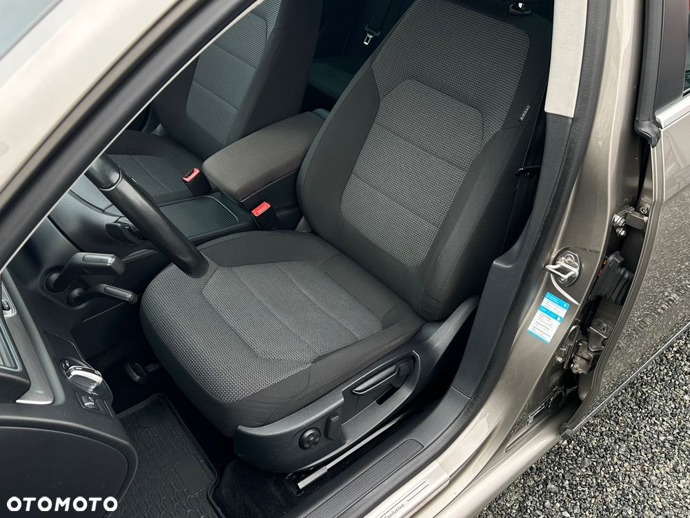 Volkswagen Passat Variant 2.0 TDI DSG BlueMotion Technology Business Edition - 18