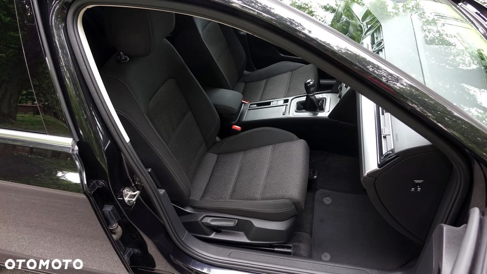 Volkswagen Passat 2.0 TDI (BlueMotion Technology) Comfortline - 14
