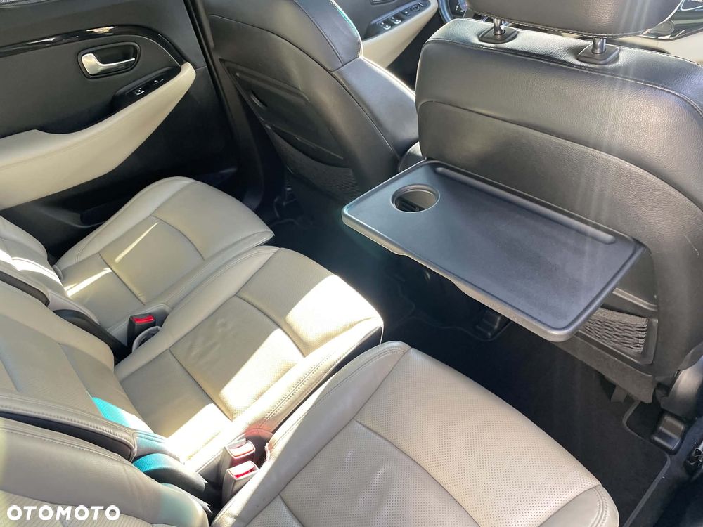 Kia Carens 1.6 GDI Fifa World Cup Edition - 18