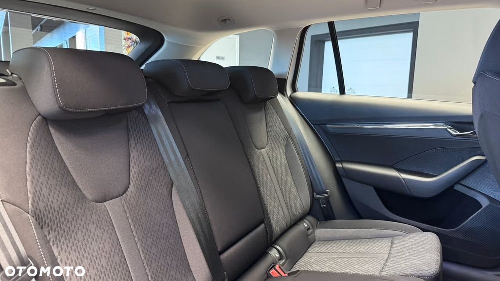 Skoda Octavia 2.0 TDI Selection DSG - 3