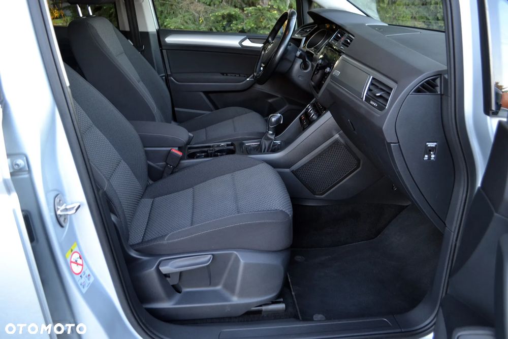 Volkswagen Touran - 25