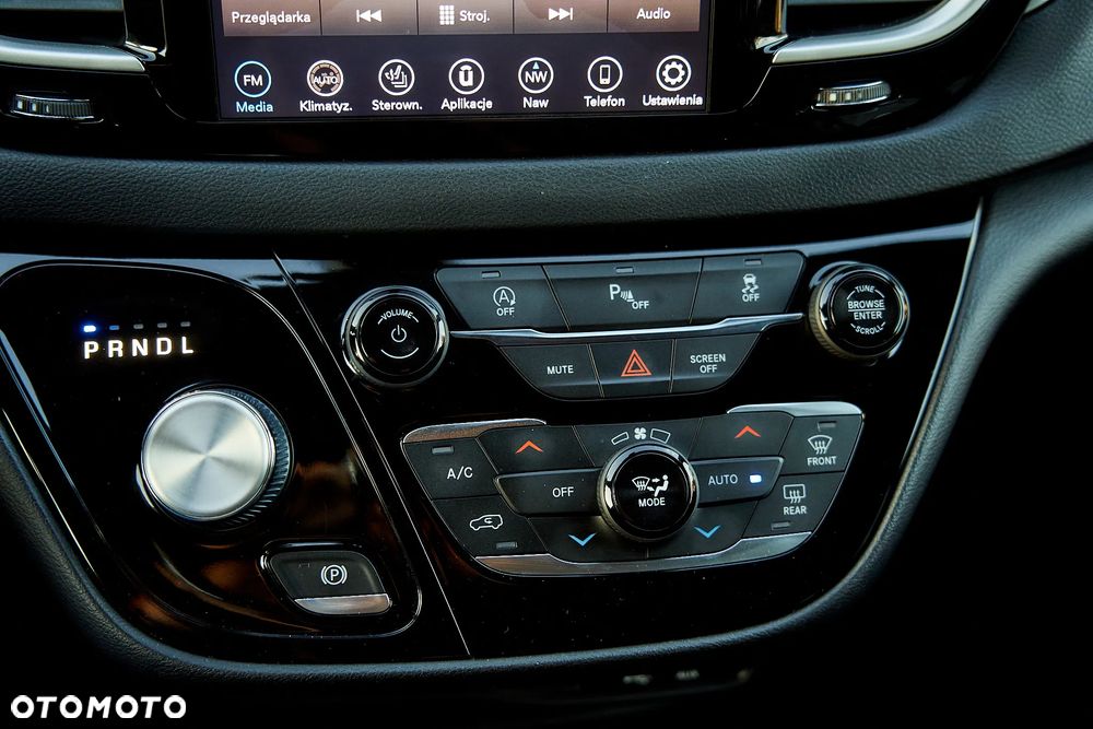 Chrysler Pacifica - 19