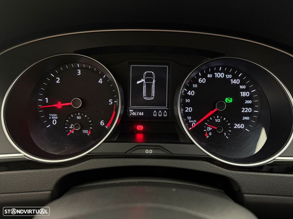 VW Passat Variant 2.0 TDi Confortline DSG - 13
