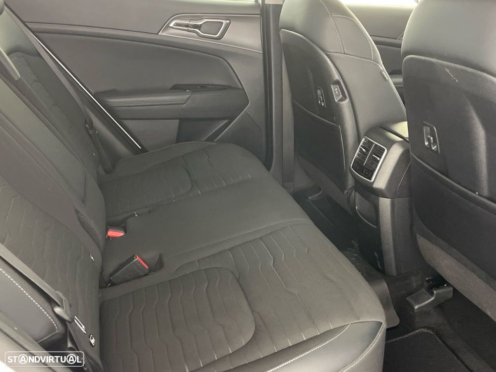 Kia Sportage 1.6 T-GDi HEV Tech - 23