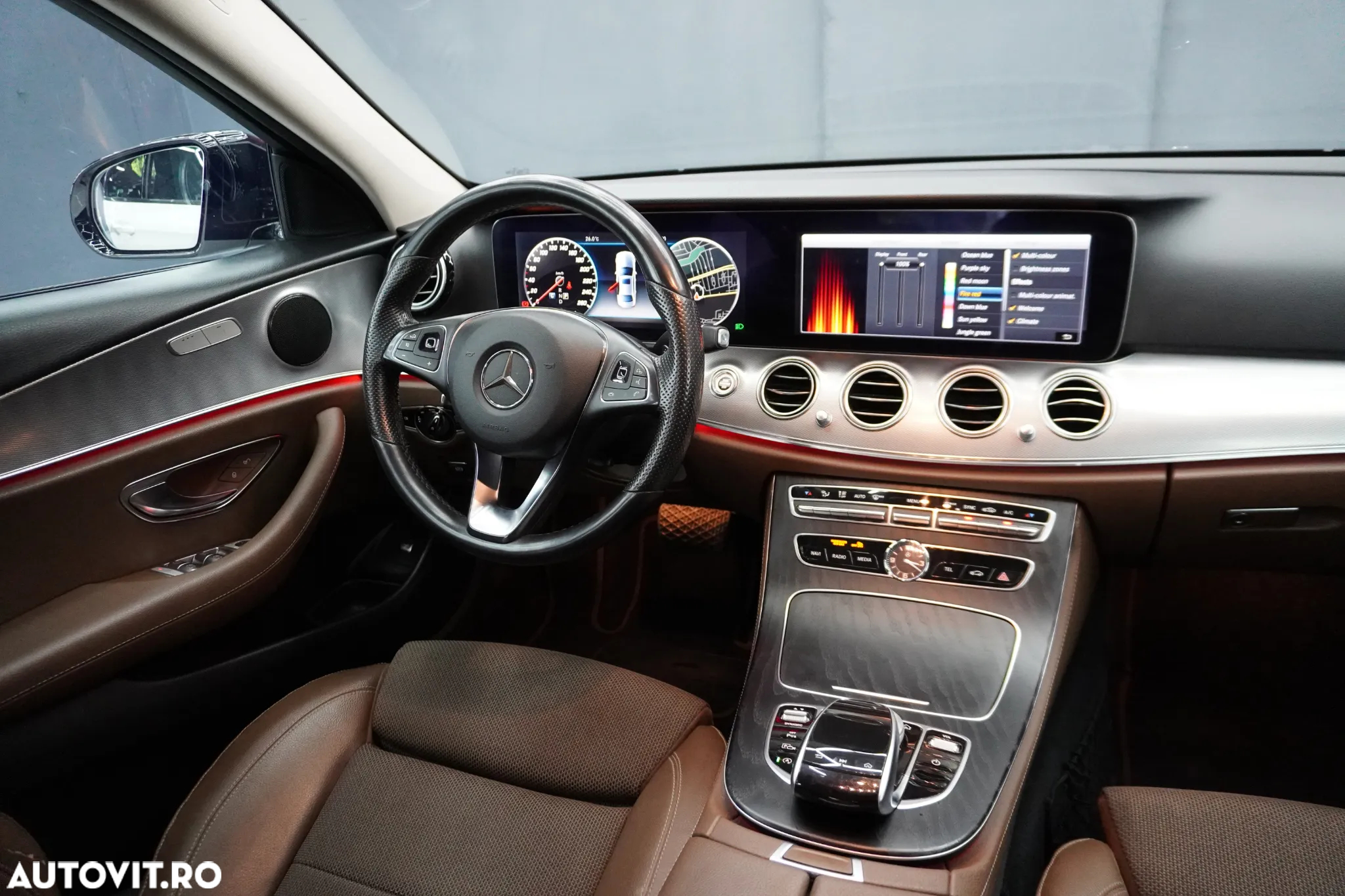 Mercedes-Benz E 250 9G-TRONIC - 25