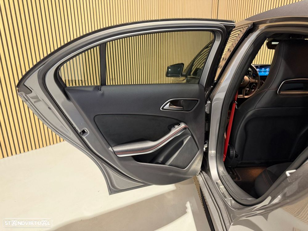 Mercedes-Benz A 45 AMG 4Matic Speedshift 7G-DCT - 25